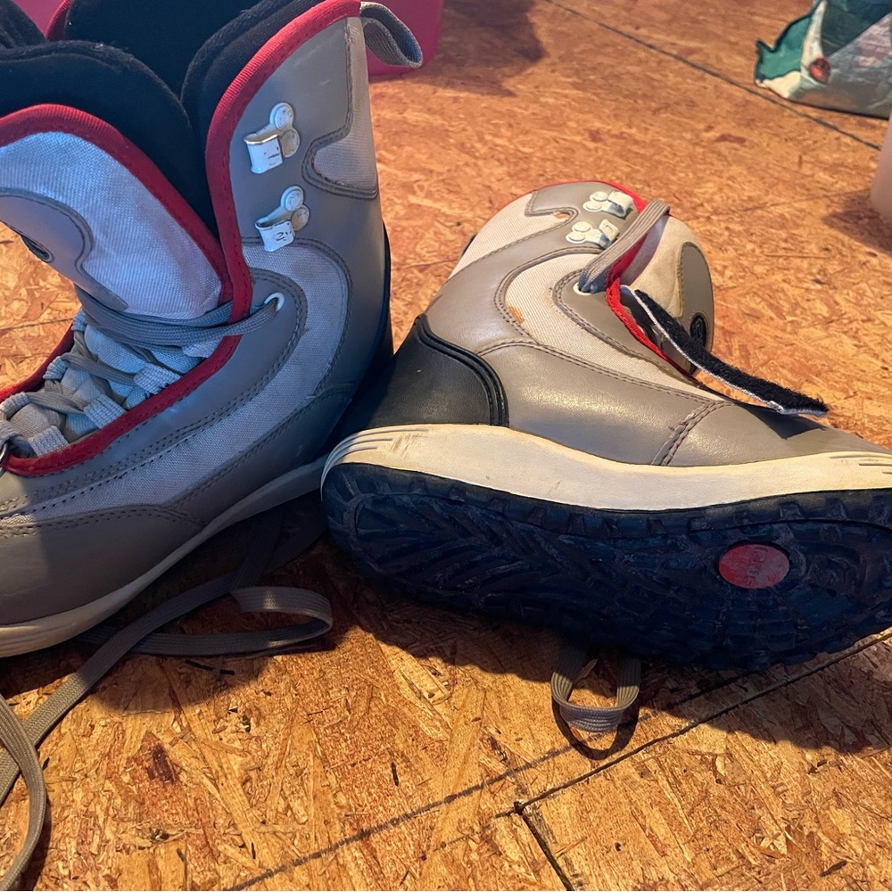 Ride snowboard boots big kid size 4